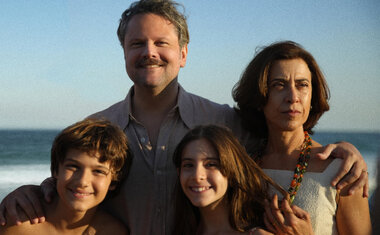 Imagem de destaque para Saiba qual é a história e a data de estreia do filme 'Ainda Estou Aqui', representante do Brasil no Oscar 2025