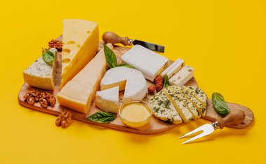 Imagem de destaque para Nem na geladeira, nem no freezer: este é o lugar ideal para guardar o queijo e evitar que ele perca o sabor