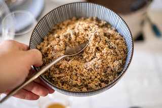 Receitas: Farofa de cebola é acompanhamento delicioso; veja o o a o!