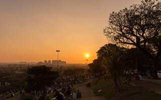 IRAR O PÔR DO SOL NA PRAÇA DO PÔR-DO-SOL