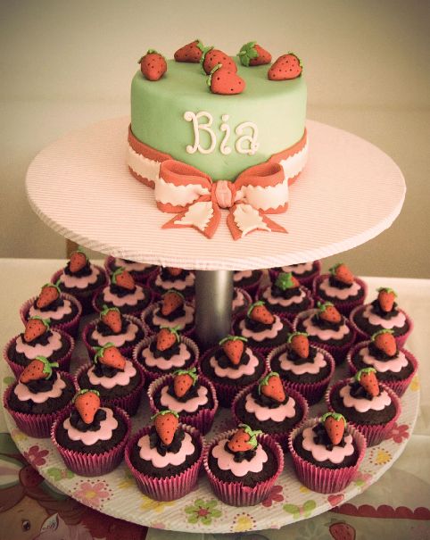 Imagem de destaque para The Cake is on the Table